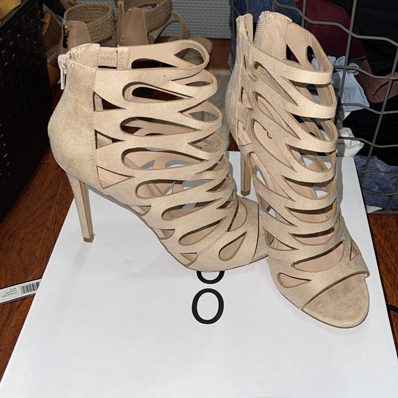 Aldo cut out heels - Picture 2 of 3